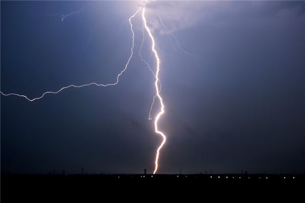 梦见雷电风雨是什么意思